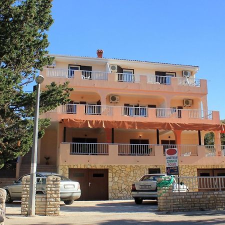 Apartments And Rooms By The Sea Mandre, Pag - 3557 Kolan Exterior photo