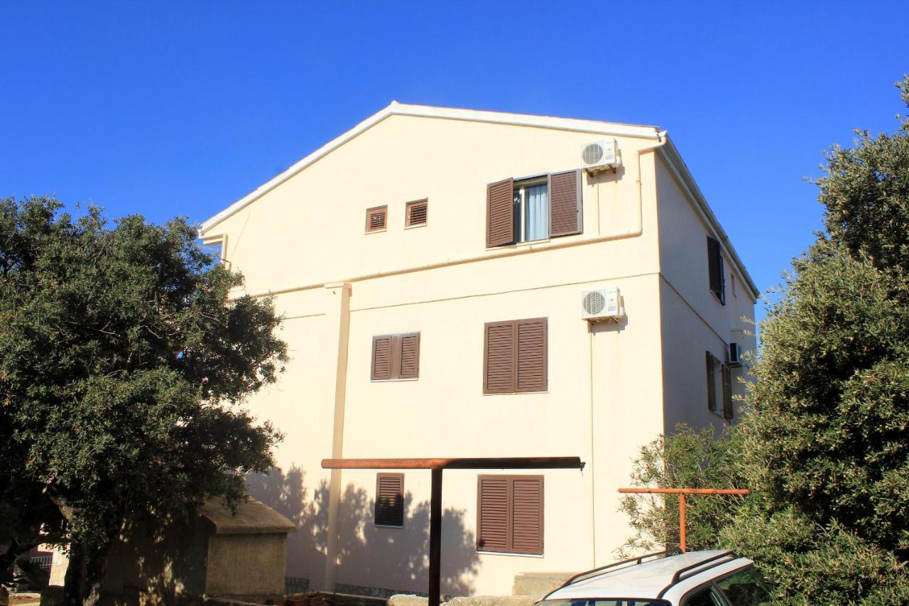 Apartments And Rooms By The Sea Mandre, Pag - 3557 Kolan Exterior photo