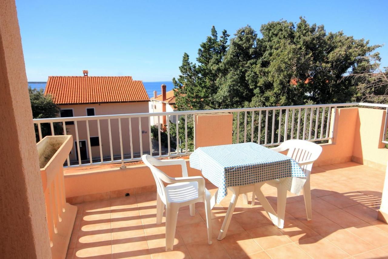 Apartments And Rooms By The Sea Mandre, Pag - 3557 Kolan Exterior photo