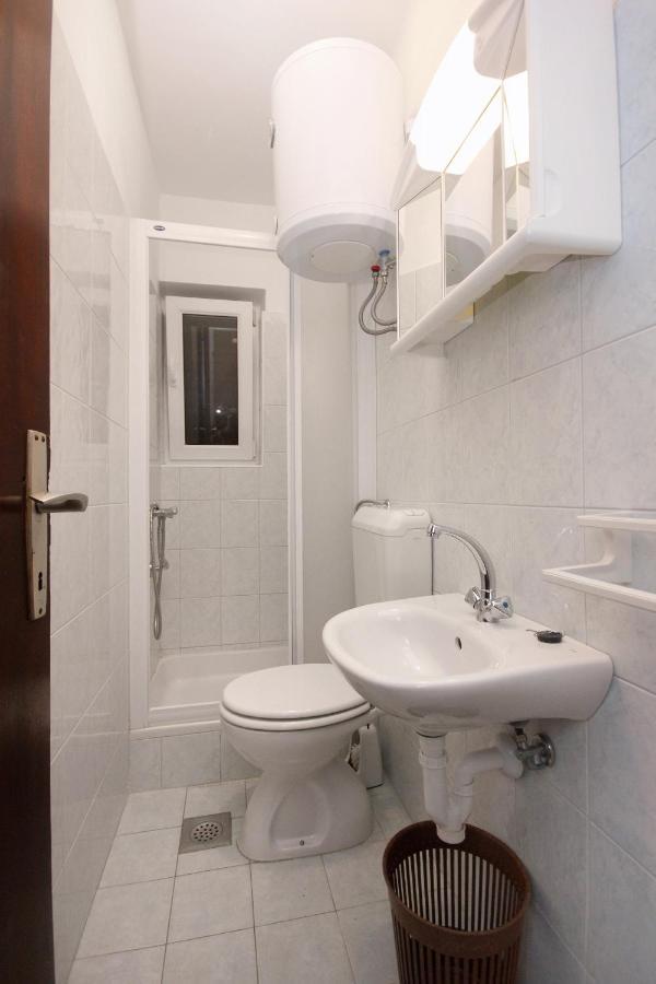 Apartments And Rooms By The Sea Mandre, Pag - 3557 Kolan Exterior photo