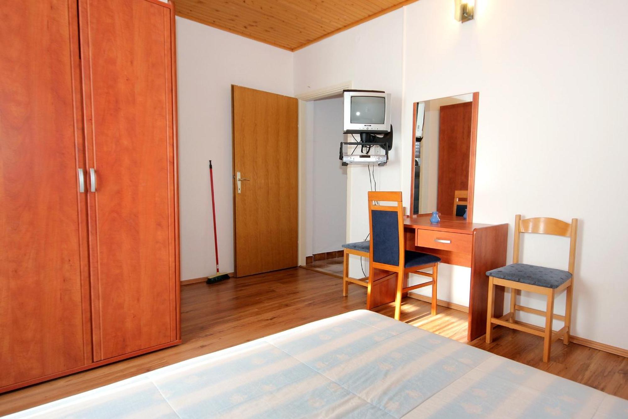 Apartments And Rooms By The Sea Mandre, Pag - 3557 Kolan Room photo